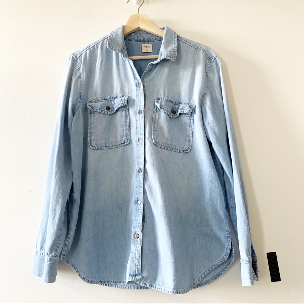 Gap Womens Large Light Wash Button Chambray Shirt
